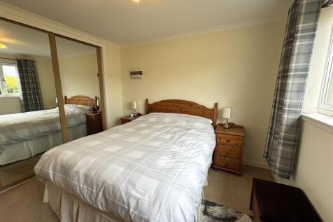 BEDROOM 1.JPG