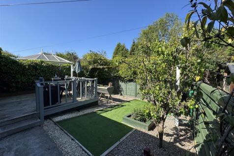 REAR GARDEN 2.JPG