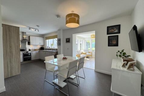 KITCHEN DINING ROOM.JPG
