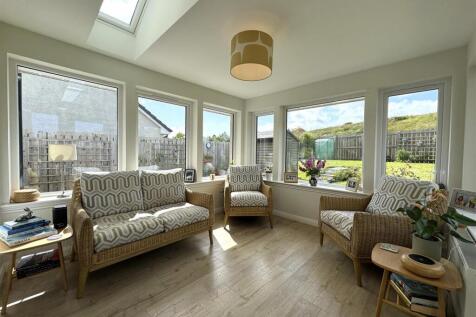 SUNROOM 2.JPG