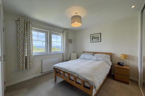 MASTER BEDROOM.JPG