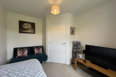 BEDROOM 3.2.JPG