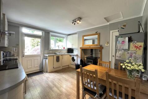 KITCHEN 1.JPG