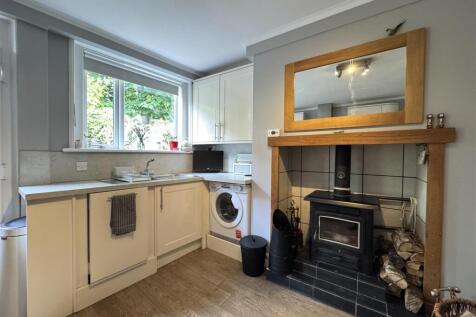 KITCHEN 3.JPG