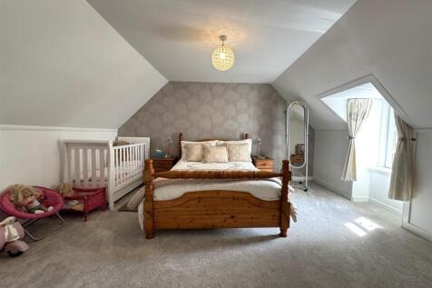 BEDROOM 4.JPG