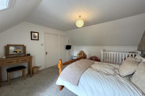 BEDROOM 4.2.JPG