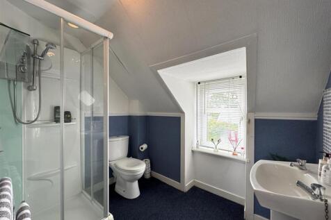 SHOWER ROOM.JPG