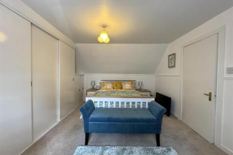 BEDROOM 5.JPG