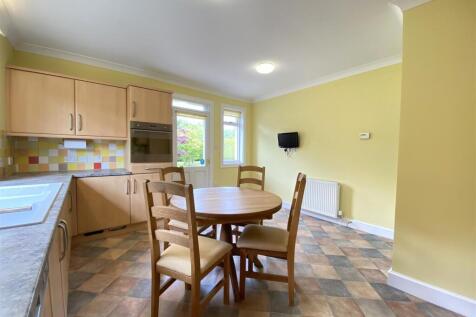 KITCHEN 2.JPG