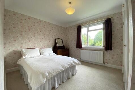 BEDROOM 2.1.JPG