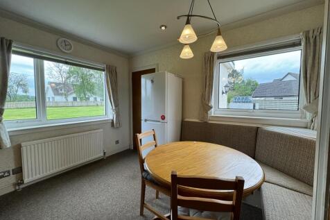 DINING AREA.JPG