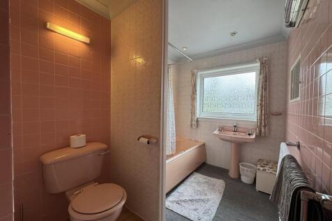 BATHROOM.JPG