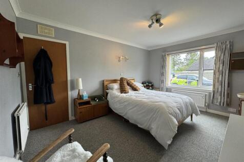 BEDROOM 2.JPG