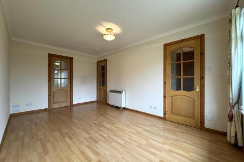 LOUNGE 2.JPG