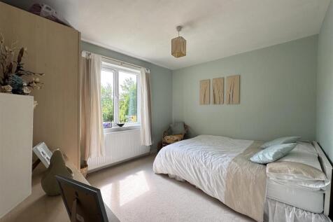 BEDROOM 2.JPG