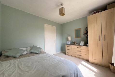 BEDROOM 2.1.JPG