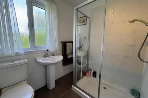 SHOWER ROOM.JPG