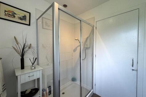 SHOWER ROOM 1.2.JPG