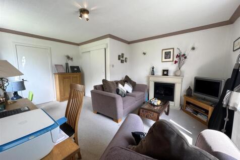 FAMILY ROOM 3.JPG
