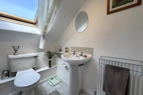 BATHROOM 1.1.JPG