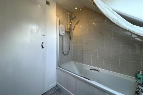 BATHROOM 1.2.JPG