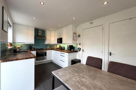 KITCHEN DINER 2.JPG