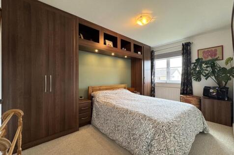 BEDROOM 1.JPG