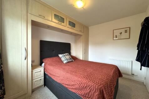 BEDROOM 2.1.JPG