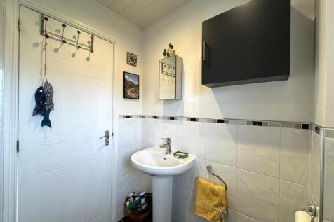 BATHROOM 2.JPG