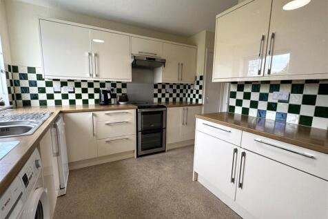 KITCHEN 1.JPG
