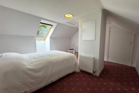BEDROOM 5.JPG