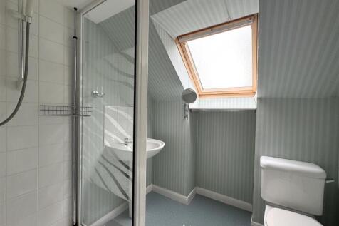 SHOWER ROOM .JPG