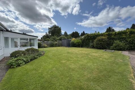 REAR GARDEN 1 USE.JPG