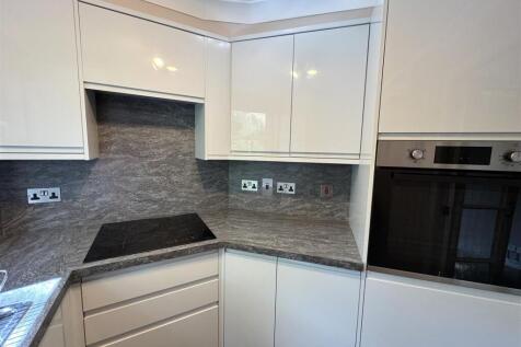 KITCHEN 2.JPG