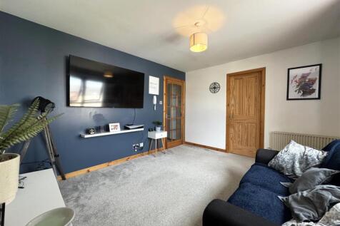 LOUNGE 2.JPG