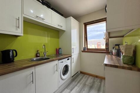 KITCHEN.JPG
