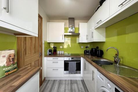 KITCHEN 3.JPG