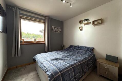 BEDROOM.JPG