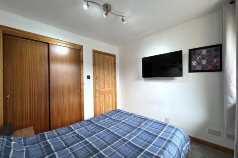 BEDROOM 1.1.JPG