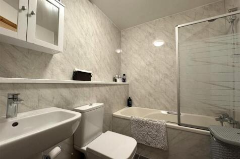 BATHROOM.JPG