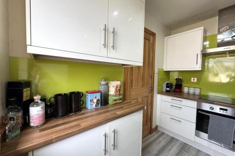 KITCHEN 2.JPG