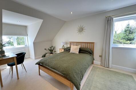 AMY BEDROOM .JPG