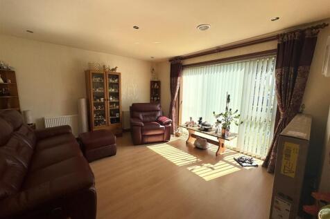 LOUNGE 1.JPG