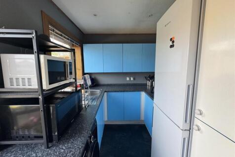 KITCHEN 3.JPG