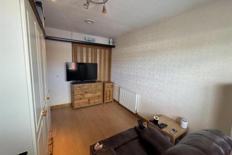 BEDROOM 2.JPG