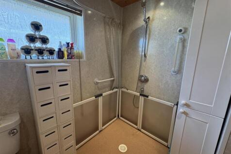 WET ROOM 1.JPG