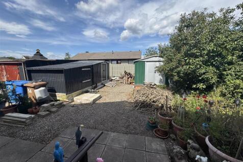 REAR GARDEN.JPG