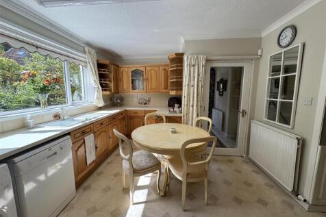 KITCHEN 1.JPG