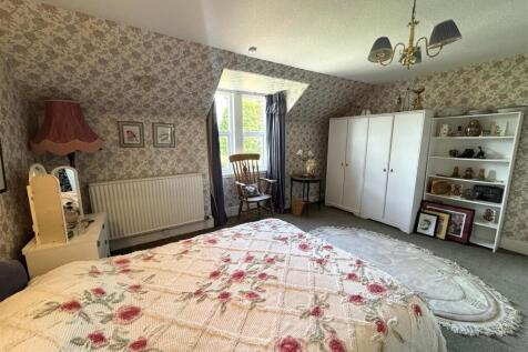 BEDROOM 1.JPG