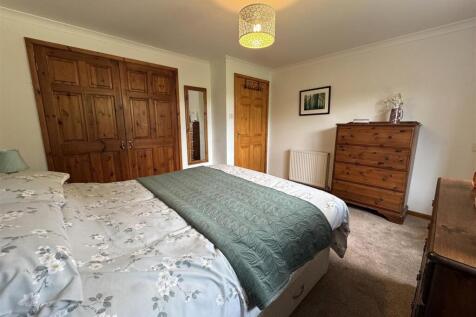 BEDROOM 1.JPG